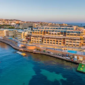 4* מלון Verdi St George's Bay Marina